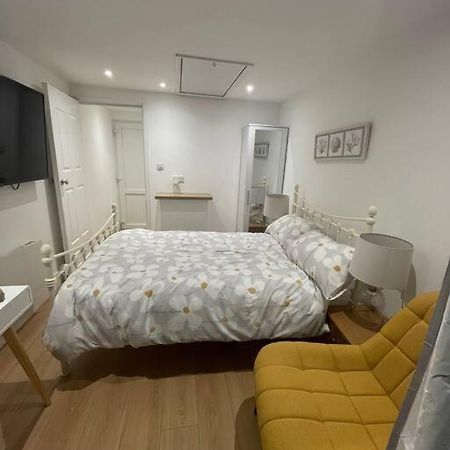 1 Bedroom Guest Suite Near City Centre. Gloucester Buitenkant foto