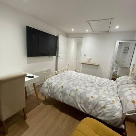 1 Bedroom Guest Suite Near City Centre. Gloucester Buitenkant foto