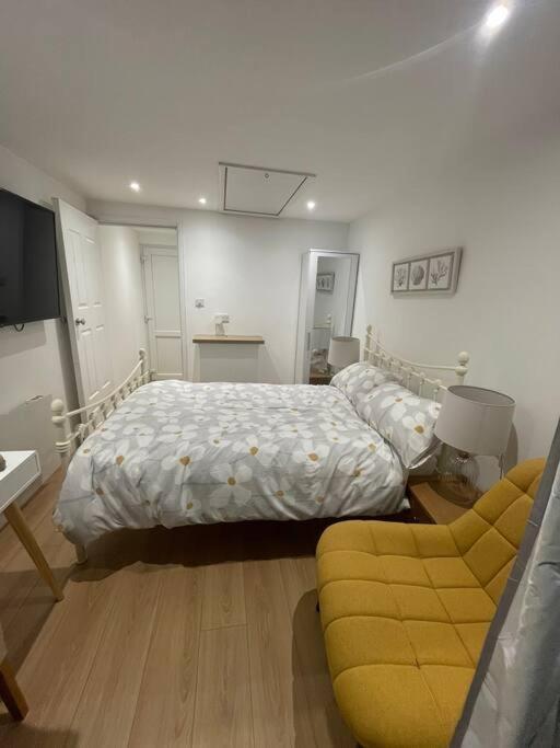 1 Bedroom Guest Suite Near City Centre. Gloucester Buitenkant foto