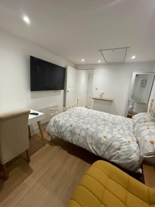 1 Bedroom Guest Suite Near City Centre. Gloucester Buitenkant foto